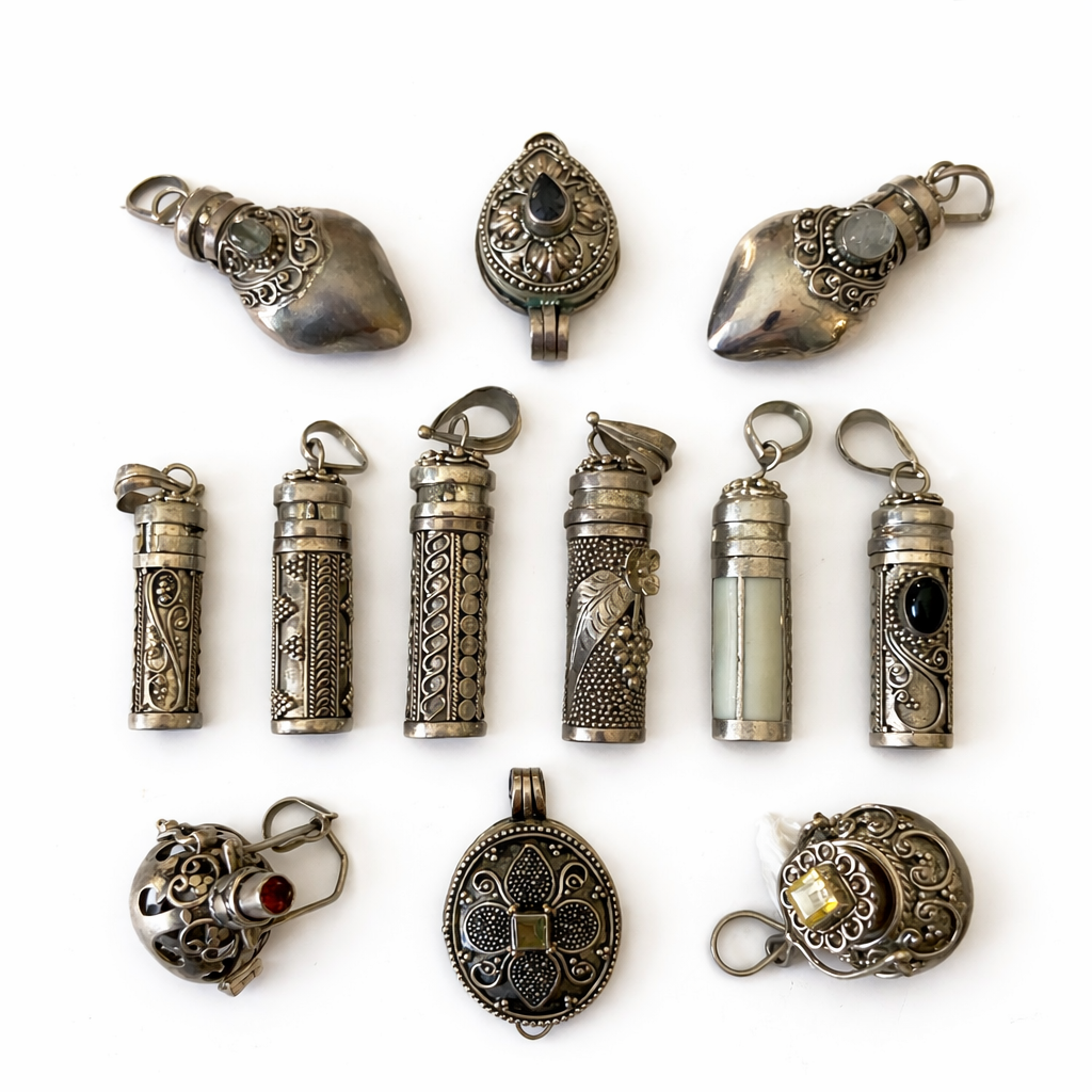 Secret Space Opening Black Parfum Pendant with Philigre Details- 925 Silver