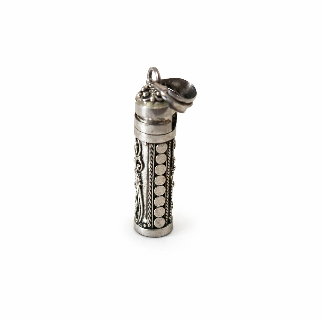 Opening Secret Space Classic Parfum Pendants with Philigre 925 Silver Details
