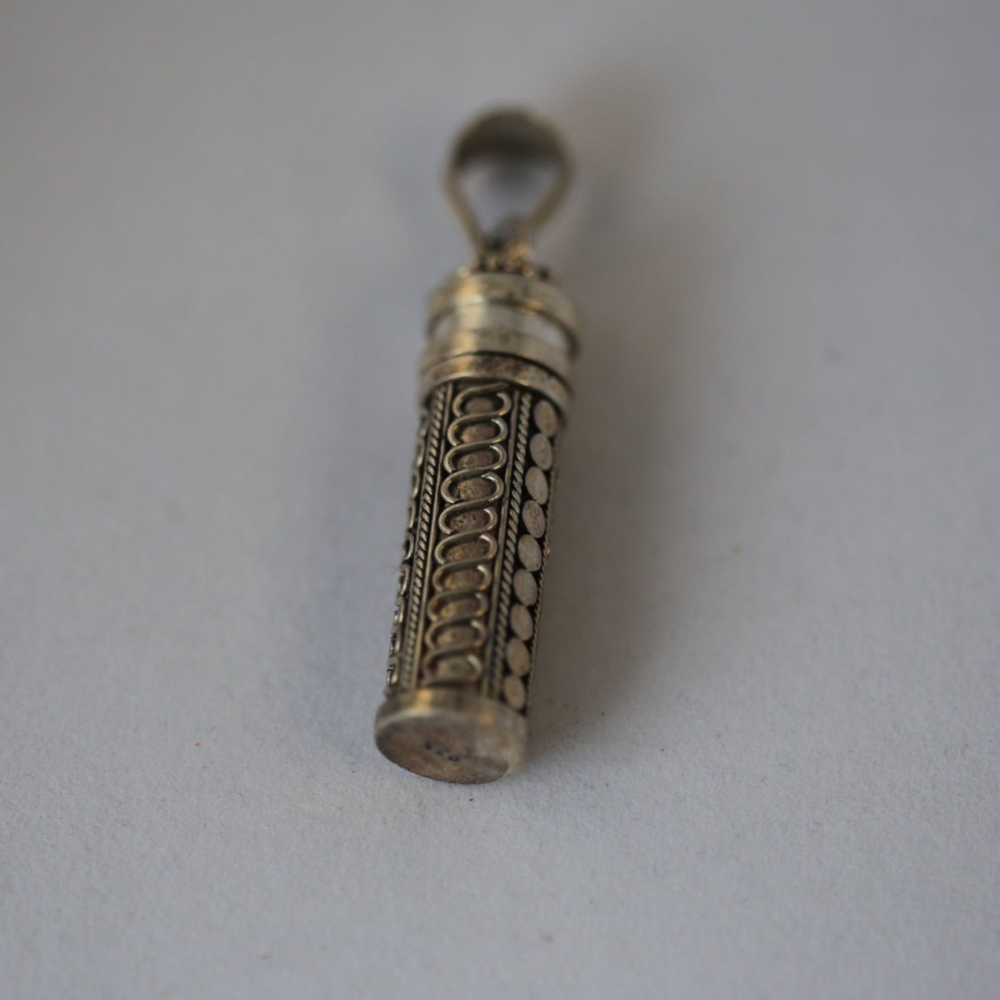 LargeOpeningSecretSpaceParfumPendantswithFLORALDetailsinPhiligre925SilverDetails