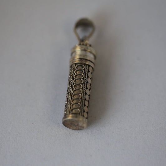 LargeOpeningSecretSpaceParfumPendantswithFLORALDetailsinPhiligre925SilverDetails