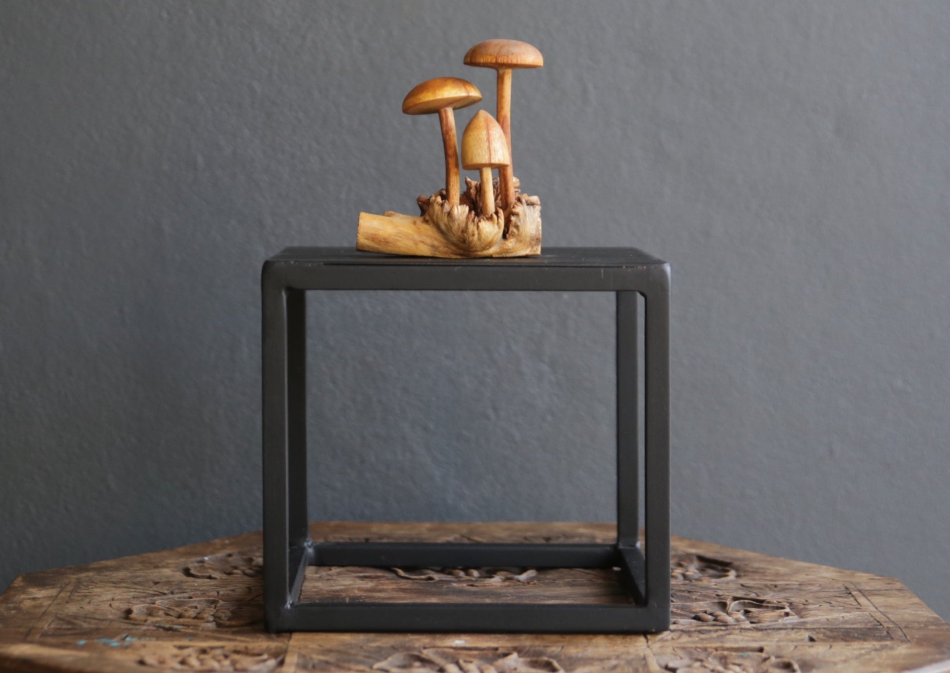 Carved wooden Mushrooms Sculpture - Short Round Top